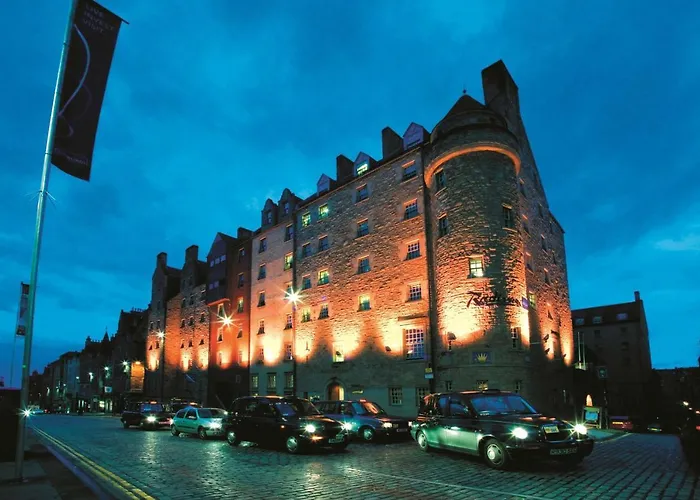 Hotels near Waverley Train Station Edinburgh: Top Accommodation Options for Your Stay