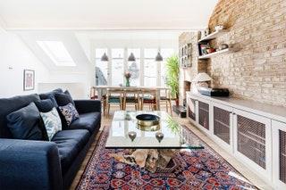 Notting Hill  The openplan kitchen is the heart of this Notting Hill splitlevel flat. Theres an open fireplace for cosy...